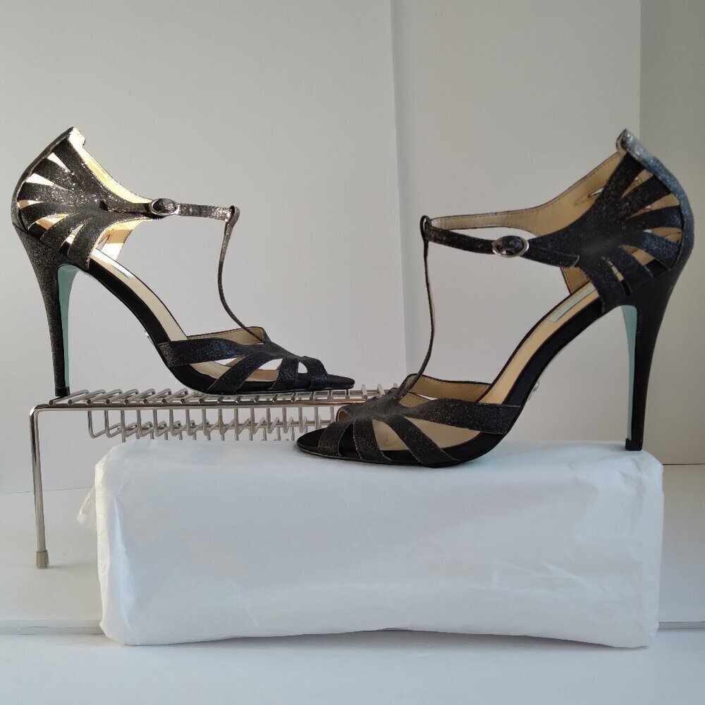 Betsey Johnson Black Suede Silver Glitter Cut Out Stiletto TStrap Sandals Sz 9.5 - Picture 9 of 13
